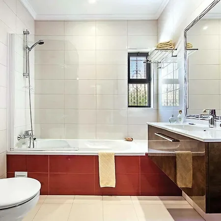 Sleeps 8 Pool Air Con Wifi * Gale de Cima