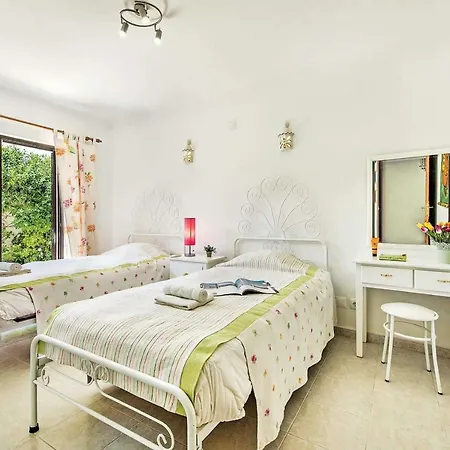 Sleeps 8 Pool Air Con Wifi Villa